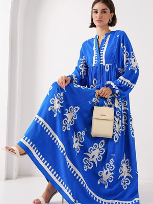 Otantik Desenli Elbise Beyaz Lacivert Otantik Desenli Elbise Beyaz Lacivert