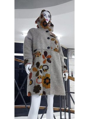 Vizon İtalyan Kapüşonlu Kabartma Çiçekli Astarlı Yün Keçe Kaban