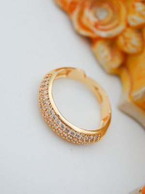 Zi̇rkon Taşli Yüzük Altın Rengi Zi̇rkon Taşli Yüzük Altın Rengi