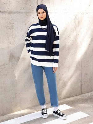 Lacivert Pamuklu Sweatshirt Lacivert Beyaz Çizgili Lacivert Pamuklu Sweatshirt Lacivert Beyaz Çizgili