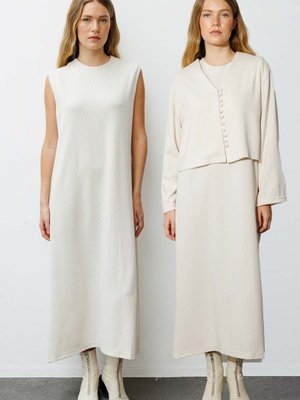 Hırkalı Krem Triko Elbise