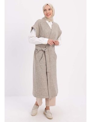 Bej Kemerli Metal Tokalı Cepli Uzun Yelek