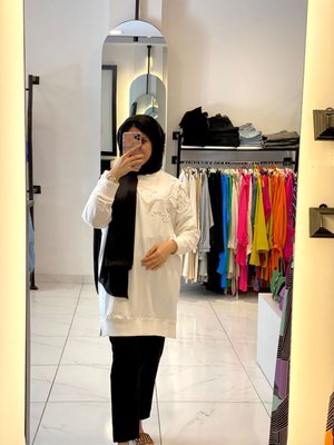 Taşlı Zımbalı Beyaz Sweat Taşlı Zımbalı Beyaz Sweat