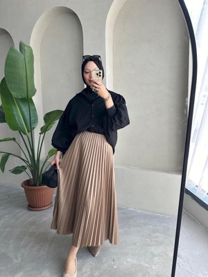 Kadın Tesettür İnce Piliseli Deri Görünümlü Etek