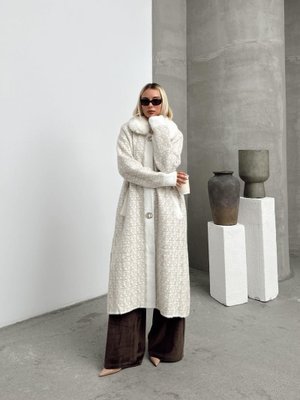 Ekru Yakası Çıkabilen Kürklü Taşlı Çıt Çıtlı Desenli Yün Görünümlü Uzun Kaban