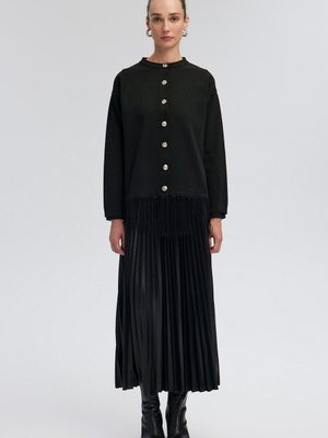 Püskül Detaylı Triko Ceket