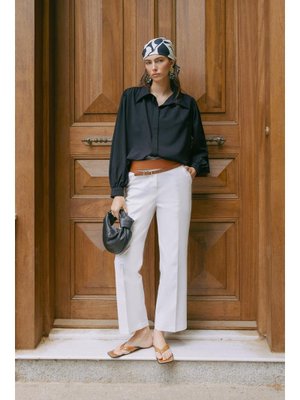 Beyaz Pamuklu Rahat Kalıp Kumaş Pantolon