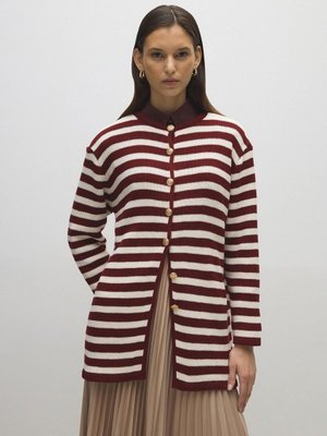 Gold Düğmeli Çizgili Uzun Hırka