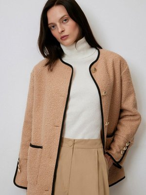 Kontrast Biyeli Buklet Ceket