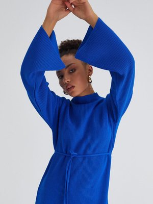 İp Kemerli Triko Elbise Saks Mavisi İp Kemerli Triko Elbise Saks Mavisi