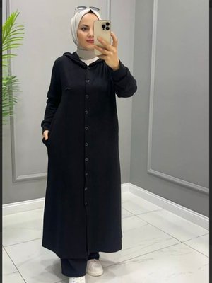İkili Tesettür Takım Hırka, Pantolon Ve Düğme Detaylı Kaşkorse Kumaş Kapüşonlu İkili Tesettür Takım Hırka, Pantolon Ve Düğme Detaylı Kaşkorse Kumaş Kapüşonlu