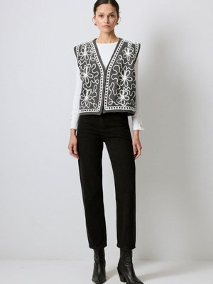 Nakış Detaylı Yelek