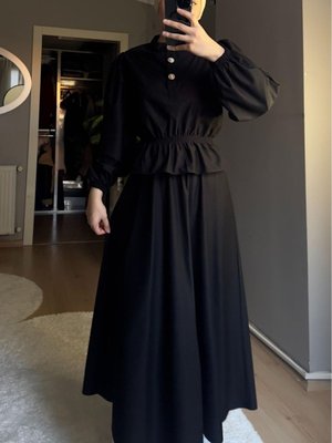 Önü Düğmeli Eteklli Takım