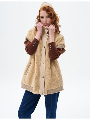 Suni Deri Garnili Peluş Yelek Krem Suni Deri Garnili Peluş Yelek Krem