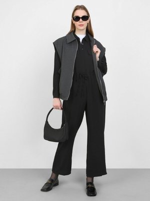 Cep Detaylı Beli Lastikli Tulum Siyah Cep Detaylı Beli Lastikli Tulum Siyah