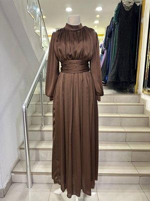 Aframia Seyyar Kemer Detaylı Şifon Abiye Elbise Kahve