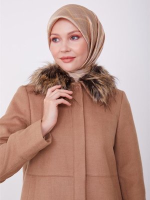 Yakası Kürk Detaylı Önü Patlı Kaban Camel