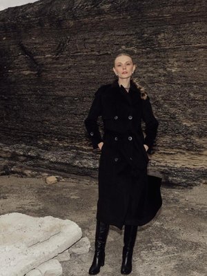 Apolet Ve Pelerin Detaylı Reglan Kol Kruvaze Kaban Siyah