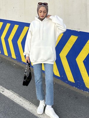 Üç İplik Kanguru Cep Sweatshirt Üç İplik Kanguru Cep Sweatshirt