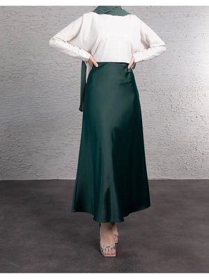 Saten Kumaşlı Düz Etek Zümrüt Saten Kumaşlı Düz Etek Zümrüt