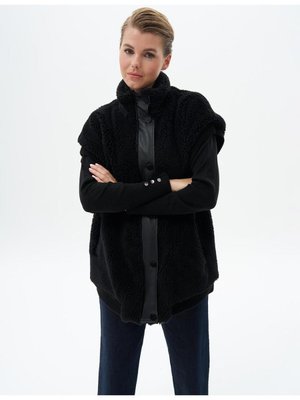 Suni Deri Garnili Peluş Yelek Siyah Suni Deri Garnili Peluş Yelek Siyah