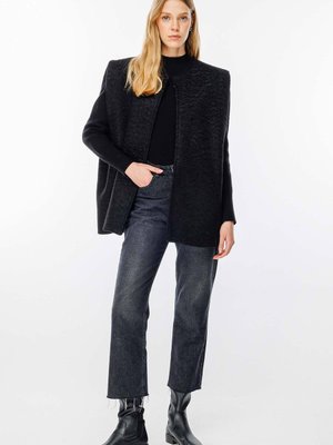 Vatkalı Geniş Kesim Siyah Kaşe Yelek