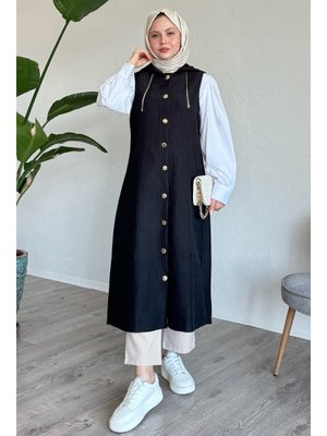 Siyah Zincir Detaylı Kapüşonlu Uzun Yelek Siyah Zincir Detaylı Kapüşonlu Uzun Yelek