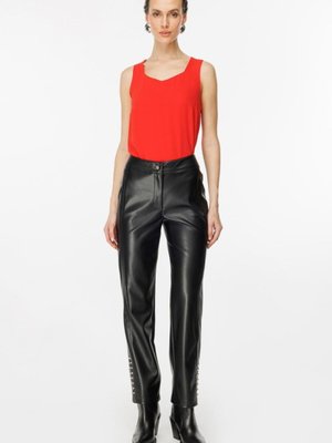 Siyah Paçası Zımba Detaylı Deri Pantolon