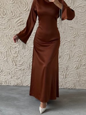 Saten İncisi: Volan Kol Zincir Detaylı Abiye Elbise Saten İncisi: Volan Kol Zincir Detaylı Abiye Elbise