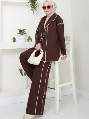 Kahverengi Biyeli Scuba Kumaş Ceketli Pantolonlu Takım Kahverengi Biyeli Scuba Kumaş Ceketli Pantolonlu Takım