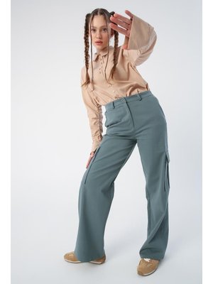 Pamuklu Kargo Cepli Bol Paça Pantolon Pastel Yeşili Pamuklu Kargo Cepli Bol Paça Pantolon Pastel Yeşili