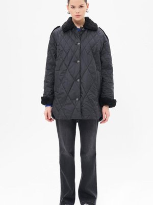 Siyah Apolet Detaylı Kapitone Mont