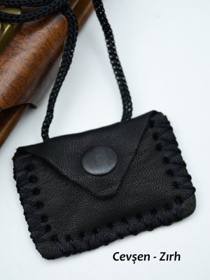 Çok Renkli Kuzu Derisi Kaplı Cevşen Çok Renkli Kuzu Derisi Kaplı Cevşen