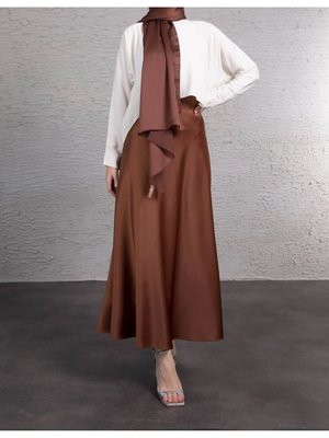 Saten Kumaşlı Düz Etek Kahve Saten Kumaşlı Düz Etek Kahve