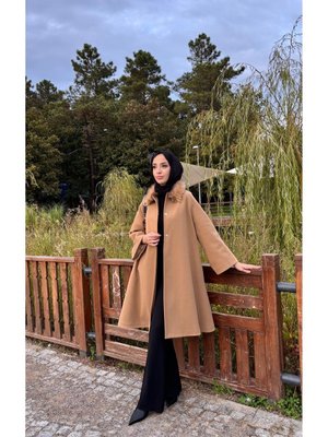 Yakası Kürklü Astarlı Kadın Kaban Yakası Kürklü Astarlı Kadın Kaban