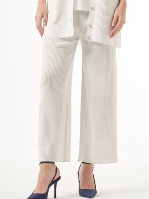 Merserize İnce Fitilli Tek Pantolon Ekru Merserize İnce Fitilli Tek Pantolon Ekru