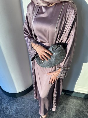 Taş Detaylı Saten Siyah Abaya Taş Detaylı Saten Siyah Abaya