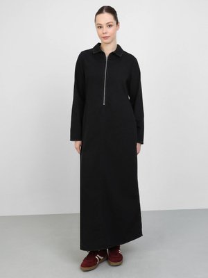 Siyah Fermuar Detaylı Cepli Denim Elbise