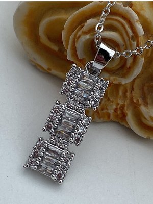 Gümüş Rengi Baget Taşlı Kuyumcu İşçiliği Kolye