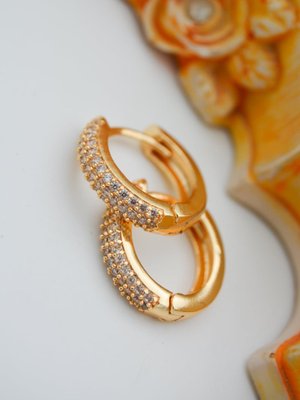 Zi̇rkon Taşli Ki̇li̇tli̇ Küpe Altın Rengi Zi̇rkon Taşli Ki̇li̇tli̇ Küpe Altın Rengi