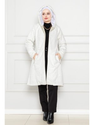 Beyaz Kapüşonlu Peluş Kap Beyaz Kapüşonlu Peluş Kap