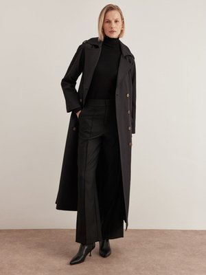 Apolet Detaylı Pardösü Apolet Detaylı Pardösü