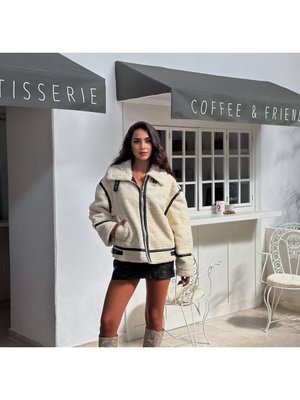 Bej Kemer Detaylı Şeritli Peluş Mont Bej Kemer Detaylı Şeritli Peluş Mont