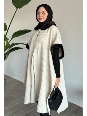 Kürk Ve Broş Detaylı Krem Panço Kürk Ve Broş Detaylı Krem Panço