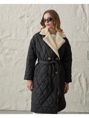 Yakası Detaylı Kapitone Mont