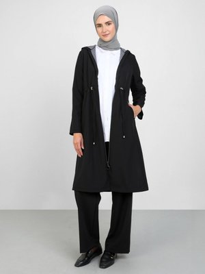 Siyah Trençkot