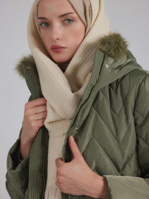 Zigzag Desenli Kaz Tüyü Manto Haki