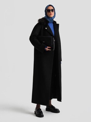 Seyyar Kürklü Bütün Kol Manto Siyah