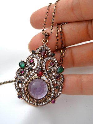 Mor Zirkon Özel Taşlı Saray Kolyesi