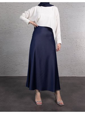 Saten Kumaşlı Düz Etek Lacivert Saten Kumaşlı Düz Etek Lacivert